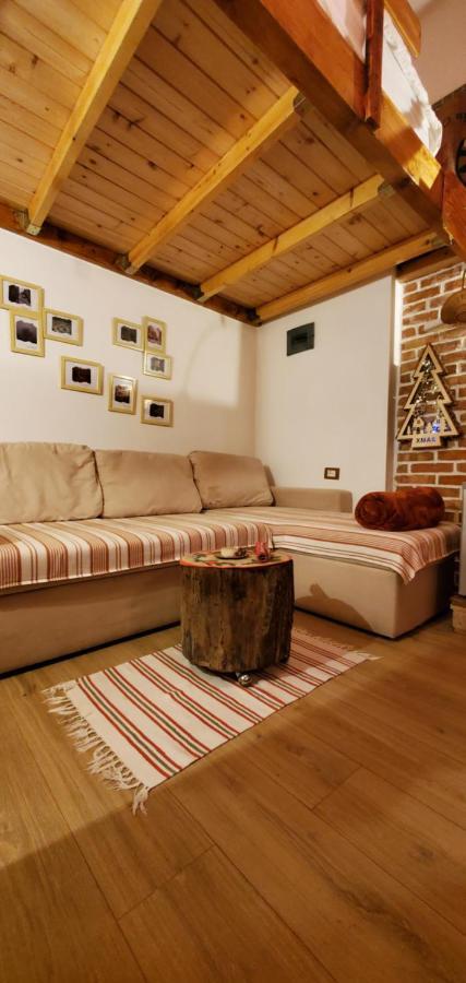 Relax Inn Korce Buitenkant foto